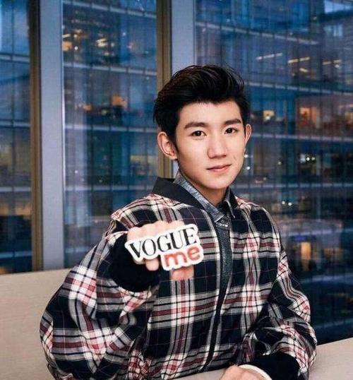 三小只撩起刘海,王源有男人味,王俊凯酷,千玺最能撩