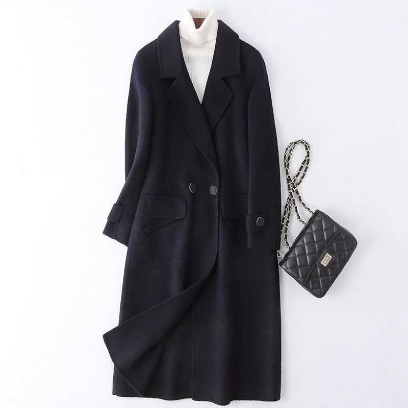 即使不会打扮，春节也别穿羽绒服，今年流行这样的大衣，洋气减龄