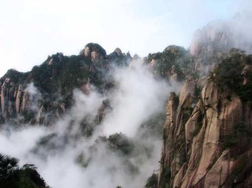 江西有座比黄山还壮观的山,门票150元,一般人爬到半路就放弃了