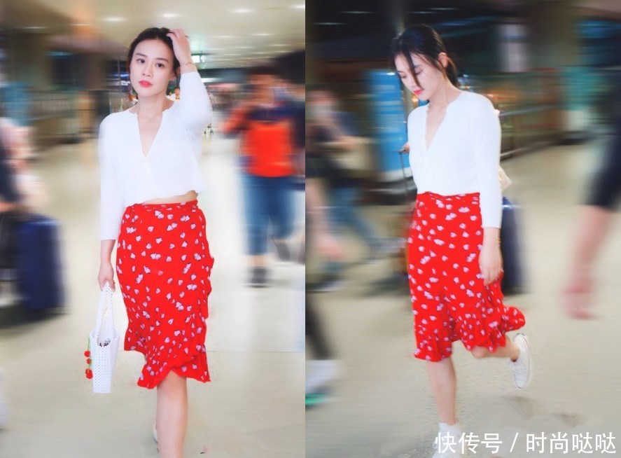 马思纯穿草莓裙现身，搭配白衬衫很清新，网友：可惜没有腰！