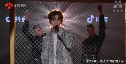 蔡徐坤江苏跨年重生