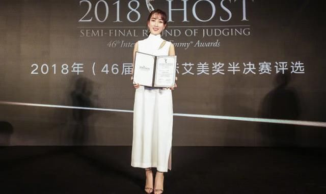 马伊琍和马苏，同穿白色长裙，网友：真精致和假精致谁看都清楚！