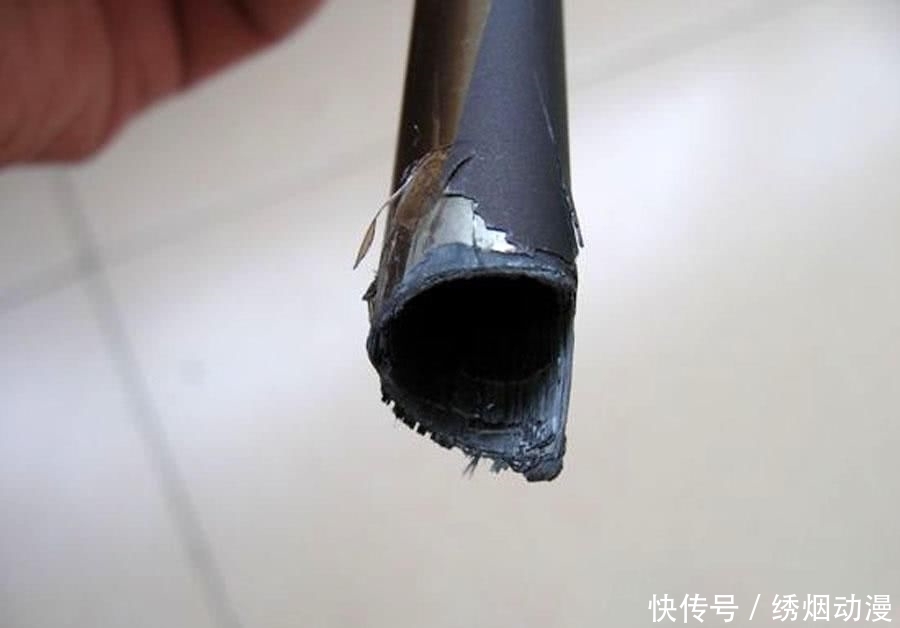 『生活费』鱼跑了,杆也断了,钓鱼人半个月的生活费没了