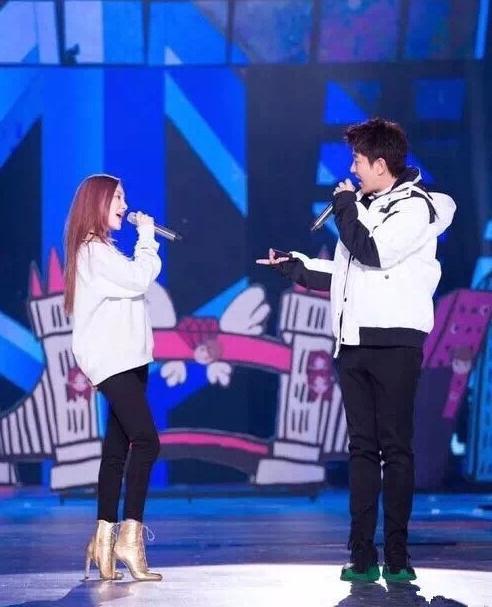 王宝强第二？黄奕前夫再爆贾乃亮被周围人轮着骗，助理吃巨额回扣