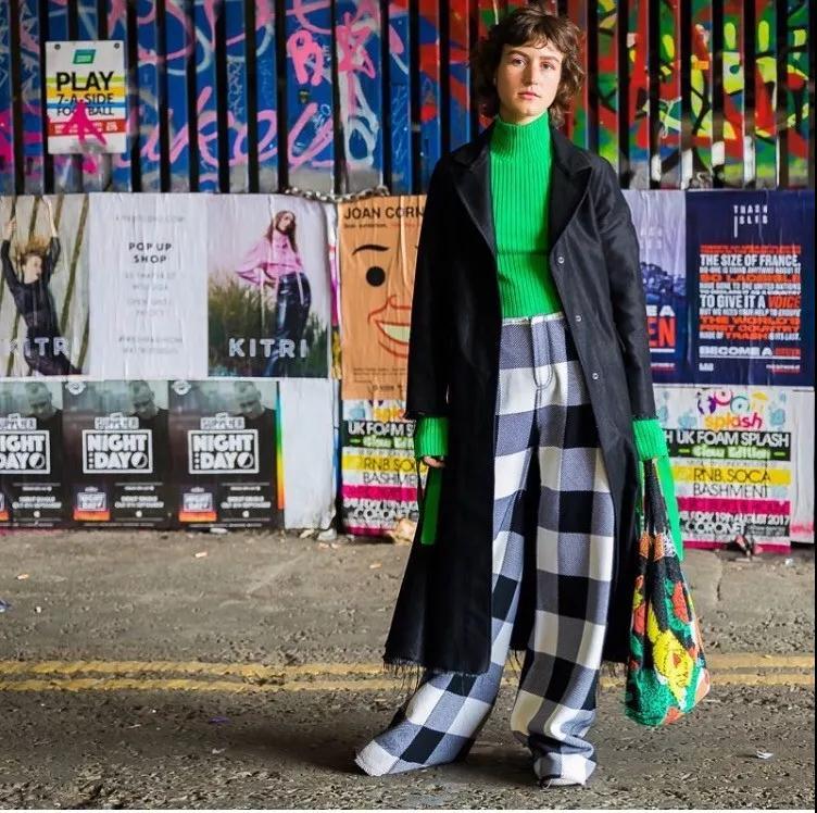 胯大麻烦?张天爱一条＂方格裤＂就搞定，还秒变大长腿