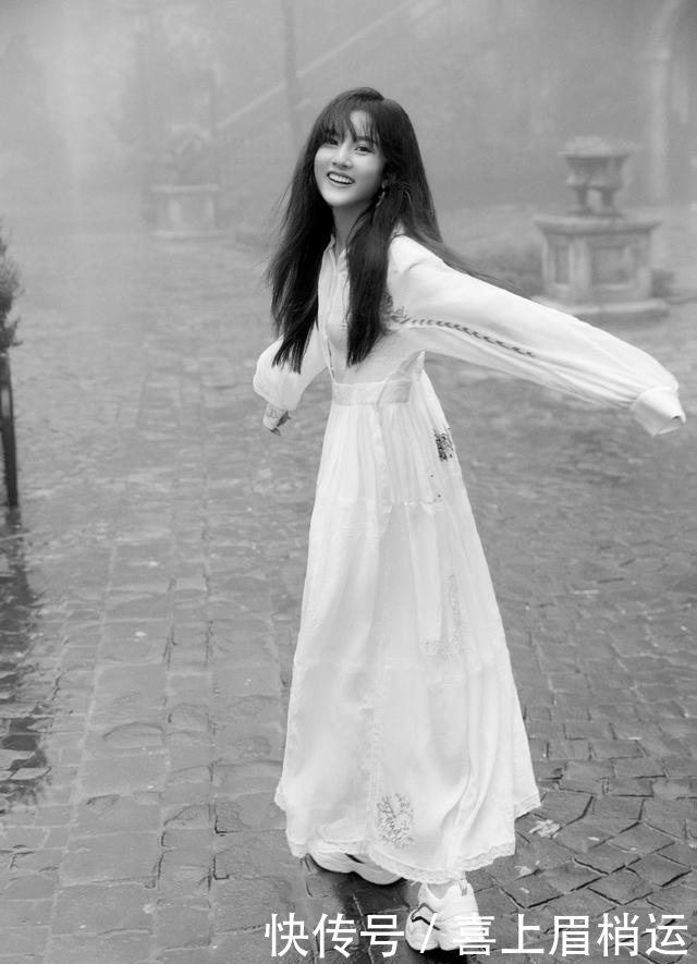 「紧身衣」宋祖儿多吃点饭吧,紧身衣都“填不满”,能有90斤?