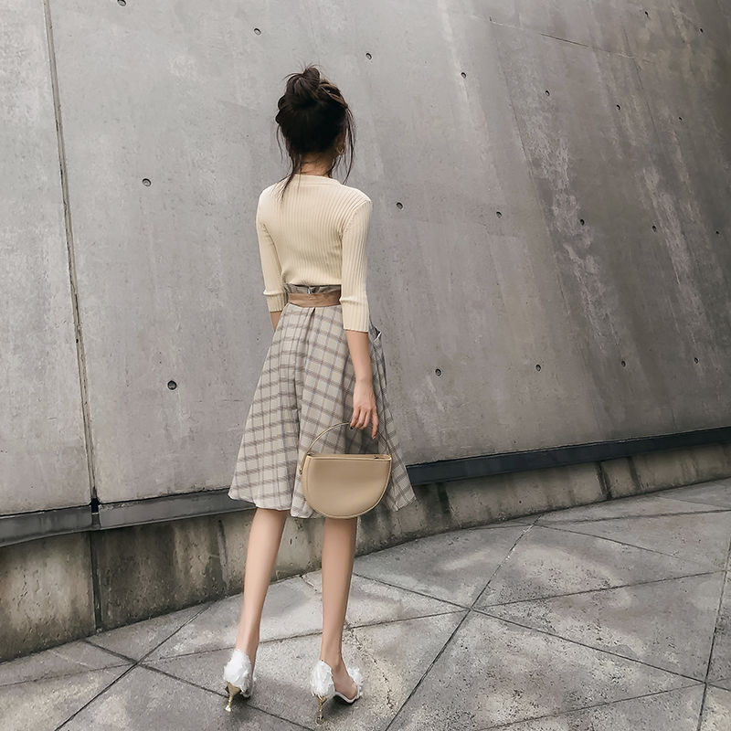 57岁婆婆真会打扮，穿这款半身裙上街，路人都猜40岁，真厉害