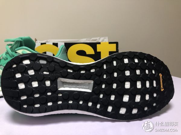 阿迪达斯难得的一双严肃跑鞋--Adidas Supernova 开箱