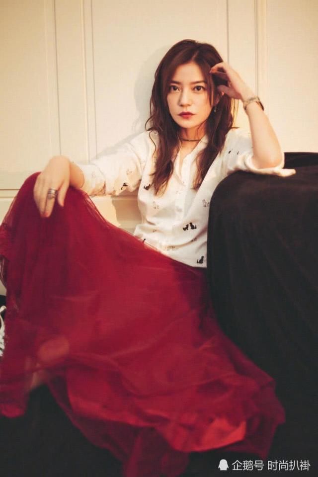 陈乔恩到底胖了多少？穿赵薇同款纱裙，39岁的她让人认不出