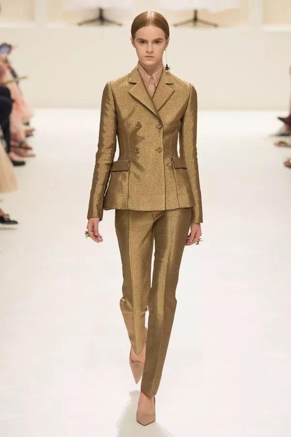 迪奥究竟有什么魔法让景甜如此着迷?