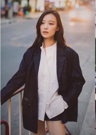 烈焰红唇的秦海璐穿出高级感，接二连三获奖的马伊琍鱼尾裙才迷人