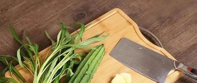  『木质菜板』你知道你家的菜板有多脏吗?教你一个清洗菜板的小妙招,简单实用...