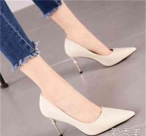 穿高跟鞋怎么走路 穿高跟鞋走路的正确姿势