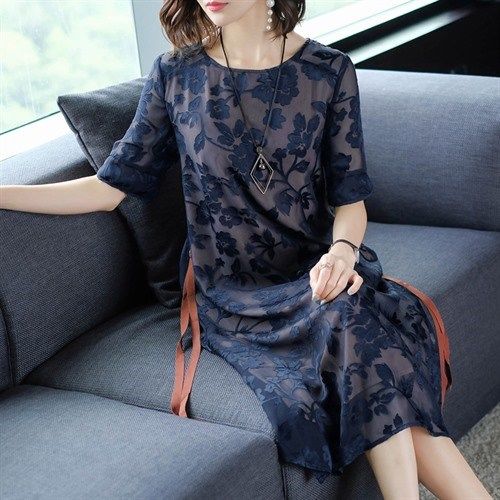 这连衣裙刚上市就火了,一款比一款漂亮,比卫衣美嫩的不得了