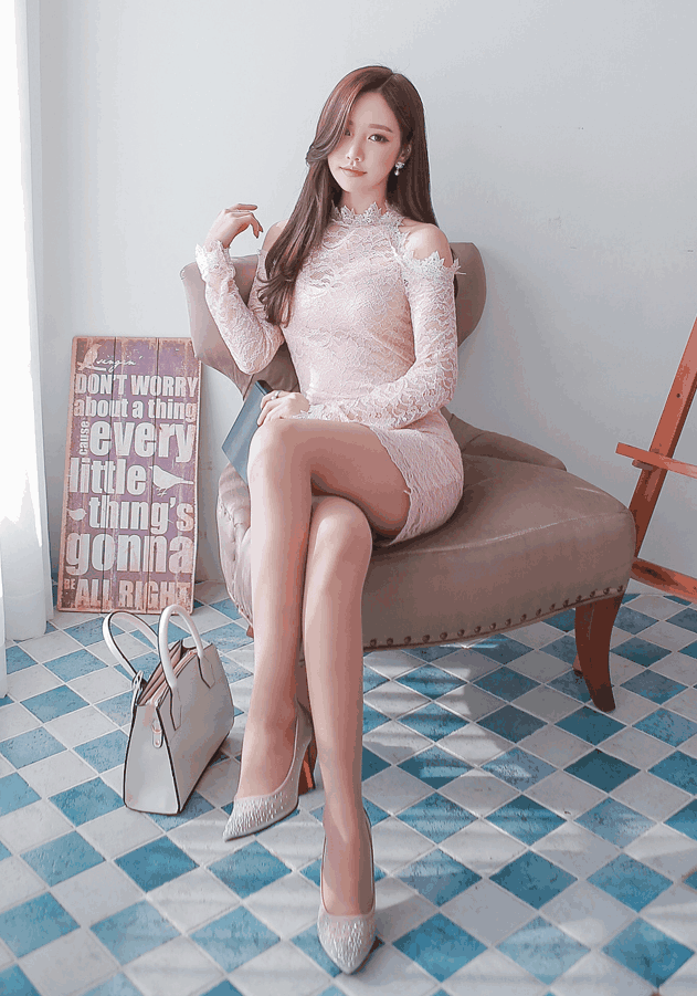 素人街拍：无瑕疵的白色紧身打底裤, 小姐姐穿出近在咫尺的美