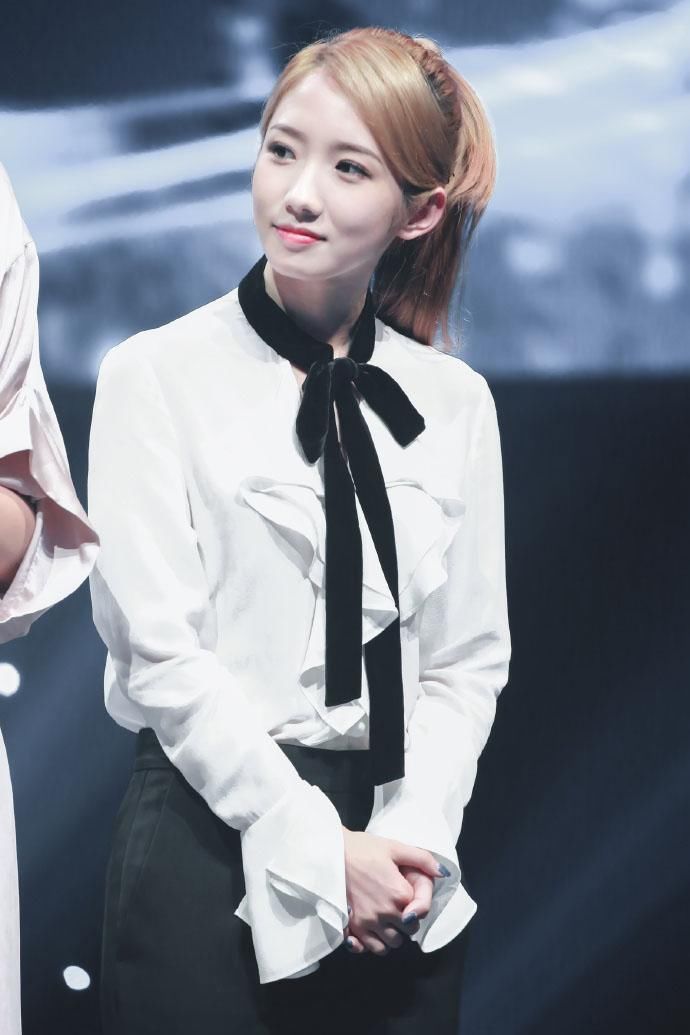 孟美岐性感饭拍写真图片