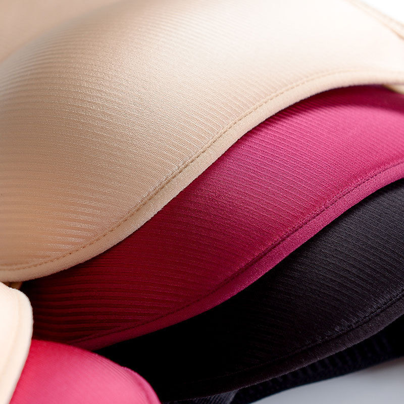 胸小的女人要穿“大爆单手扣”文胸，布料柔软亲肤，神秘感十足