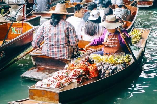 曼谷致命吸引力正是热带风光、佛教文化、民间风俗三者的叠加