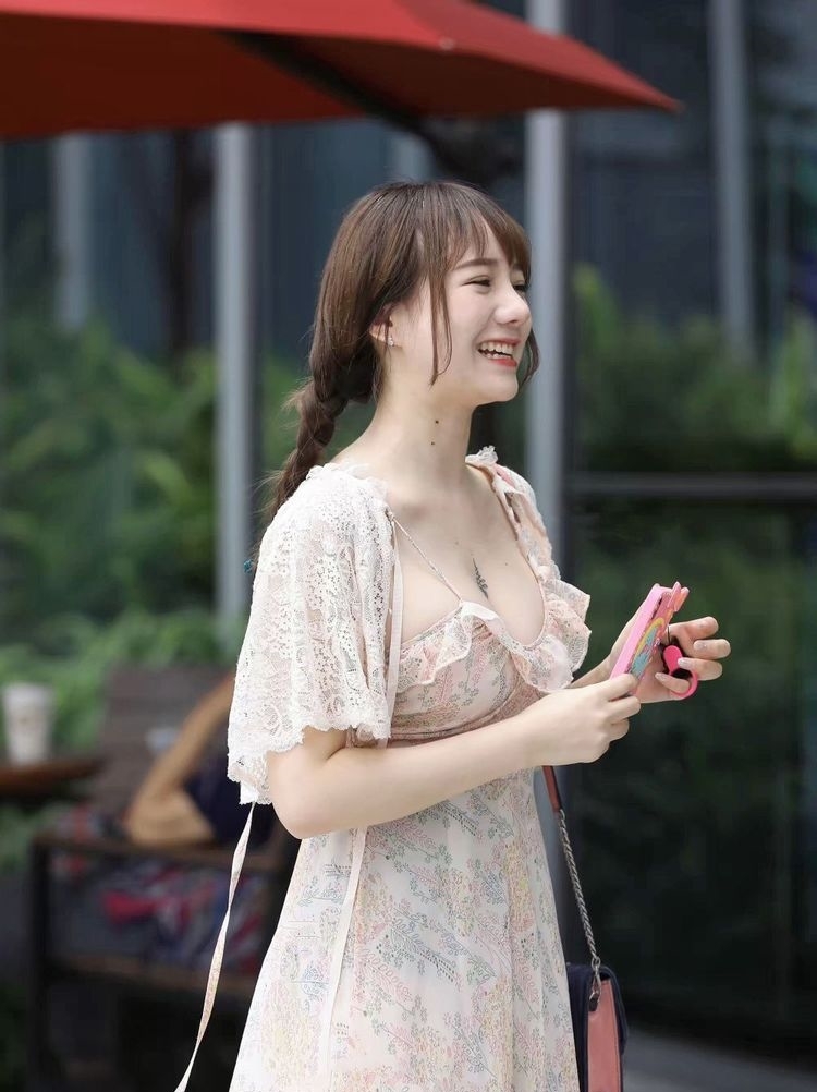  精致■美女身材姣好，面容精致，这样的小姐姐好可爱
