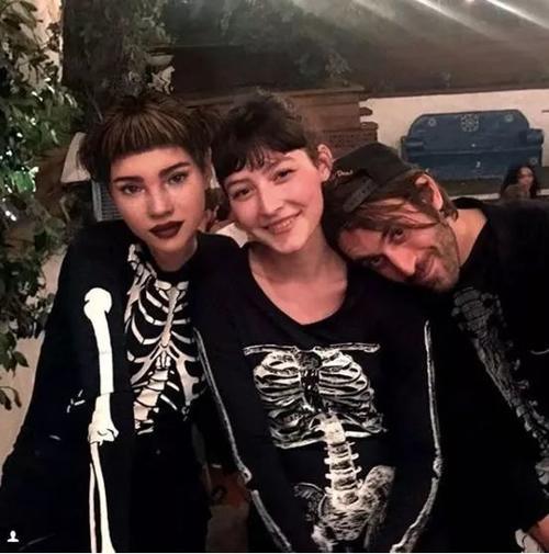 ins最红时尚博主竟是个假人？人类已经阻止不了她的脚步了...