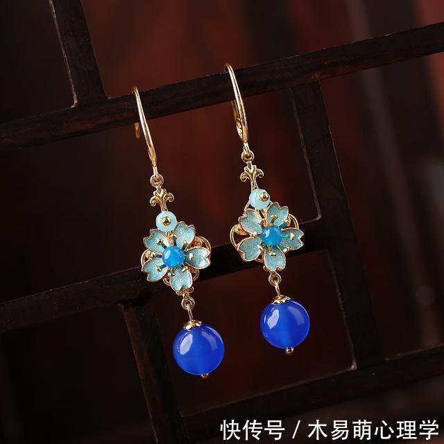 心理测试：选一对你喜欢的古风耳环，测今后追你的人是什么身份？