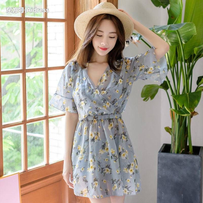 泳衣除了性感比基尼，你更应该尝试这些小清新款式的泳衣!