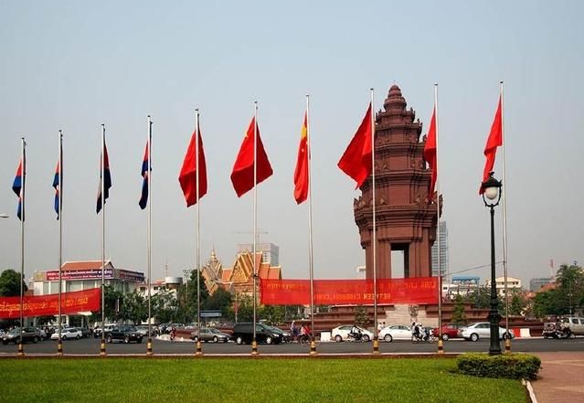 此国国王曾流亡中国!首都插满中国国旗，各国游客纷纷到此!