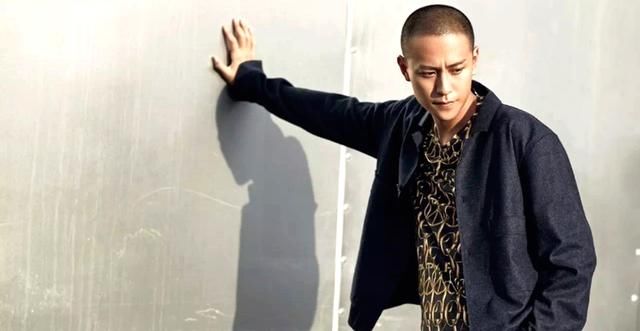 秦俊杰与女艺人亲密照曝光，官方回应恶意抹黑，不存在亲密关系