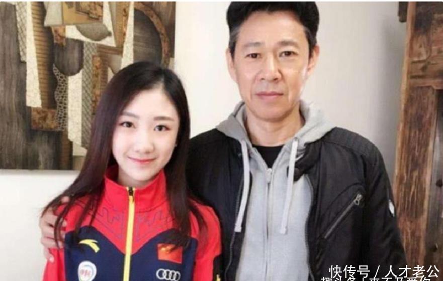  「冷嘲热讽」张丰毅再娶小14岁娇妻，对继女宠爱，嫌亲生儿子丑