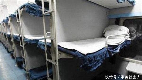  「情商」火车硬卧下铺被老人“占”了，怎么处理？高情商处理方