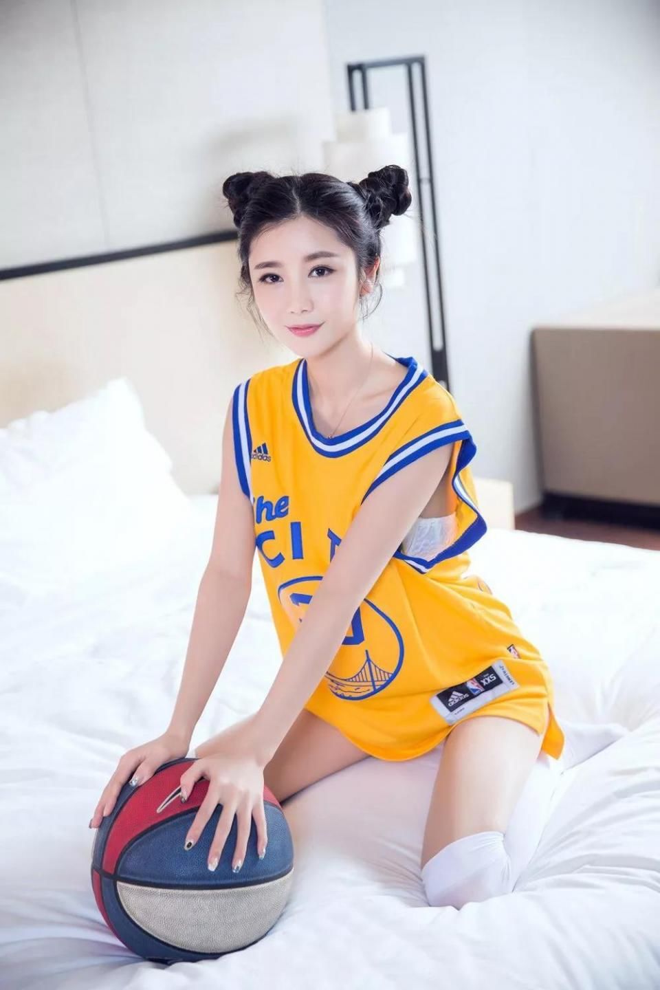 人像摄影：小姐姐玩起球来萌萌哒