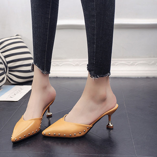 原来高跟凉鞋不仅是为了长高,“裸背”凉鞋拉伸腿长,比例更完美