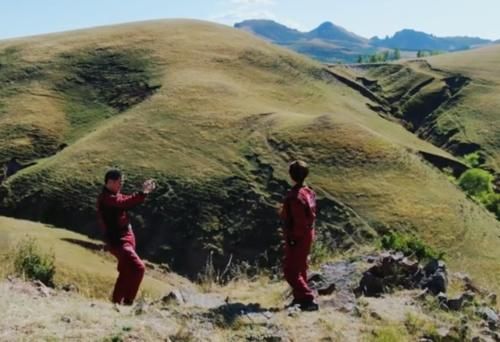 看了张国立拍照的姿势，才知道自己错了十几年，难怪以前拍照不好