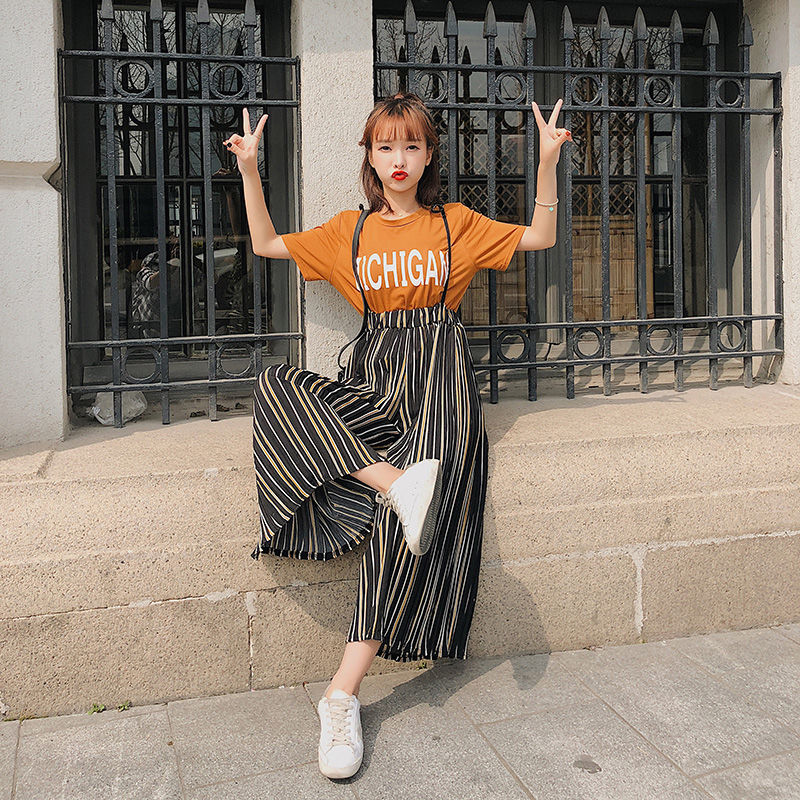 越来越多的女人不穿连衣裙，T恤+阔腿裤，美的走不动路