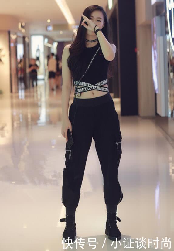 街拍:170美女紧身裤大长腿,遇到1米5小姐姐,瞬间被KO?!