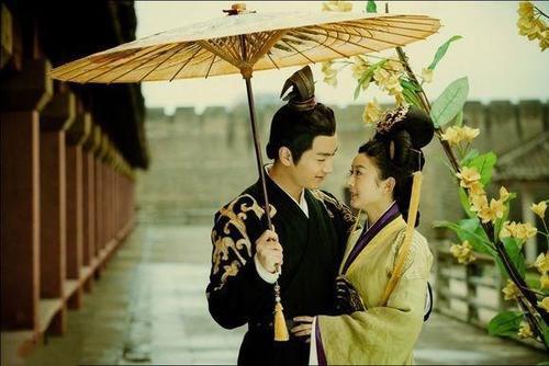 吴亦凡赵丽颖掩饰数月恋情曝光？陈晓却躺枪，何炅：隐瞒不如公开