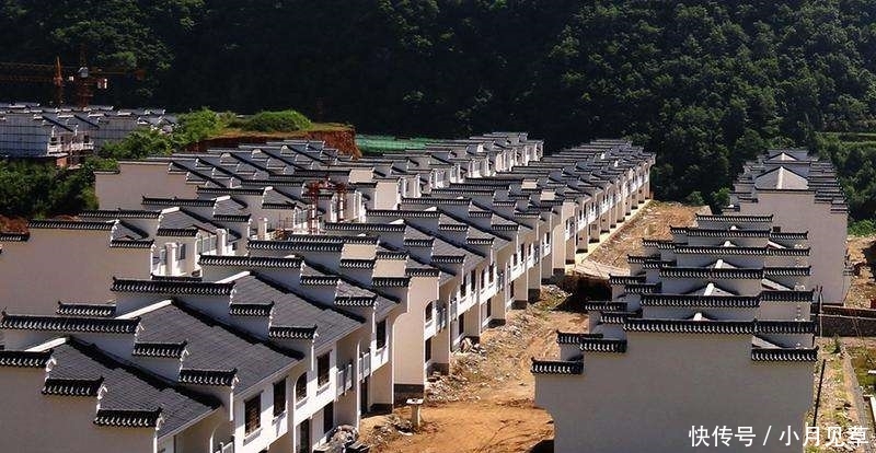  粉刷|村干部为农民好，免费给农民粉刷外墙，一些农民却不领情，