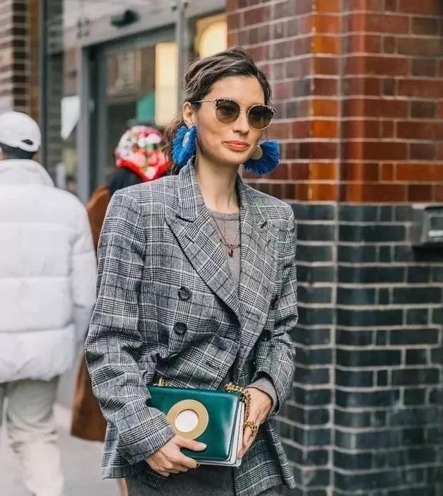  「漂亮」早春流行穿这些连衣裙,一款比一款洋气高档,搭配外套更漂亮