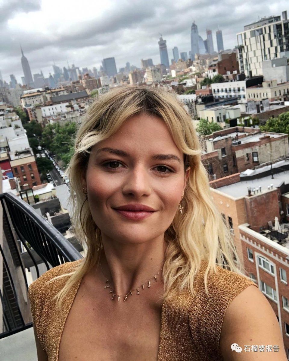 不需要超模身材,这几件“新法式”基础款人人都好穿