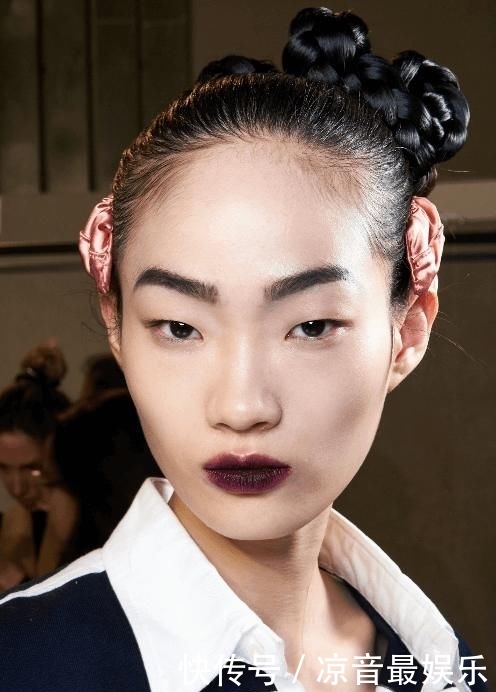 FW20■FENDI FW20 妆容发型展现女性力量《星球大战》发髻成亮点?