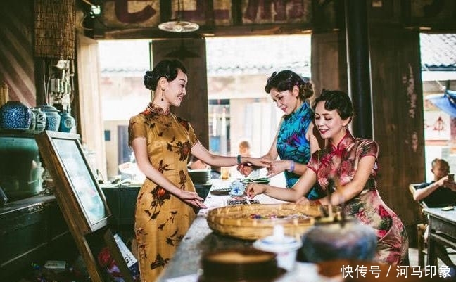 【少女】摄影师为50岁的成都阿姨们拍旗袍照,身材窈窕不输少女!