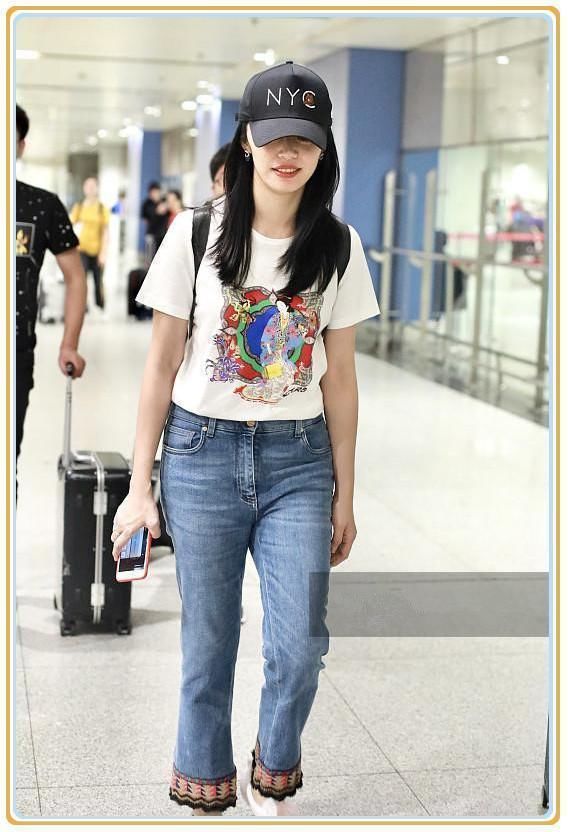 姚晨不得了！38岁穿8岁小姑娘的花边裤，网友：简直换了一个人！