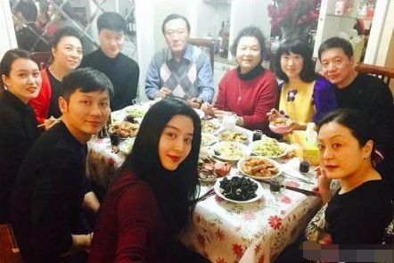 一会被分手一会被结婚，李晨方终于发声澄清现状！网友：太假了