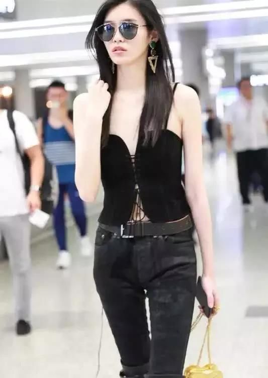 奚梦瑶真厉害，穿吊带却搭了双过膝长靴居然不丑，不愧是超模