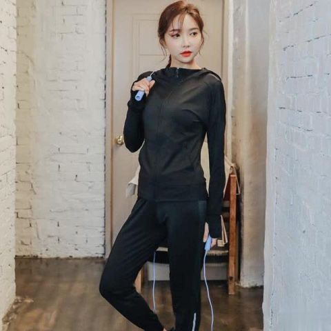  【健身房】健身房女人真的会穿，看我小姨身上穿的瑜伽服，陪你练出马甲线