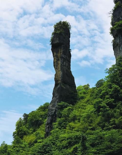 重庆竟有一座历史上与泰山华山齐名的山峰，魅力独特，荣获7顶国