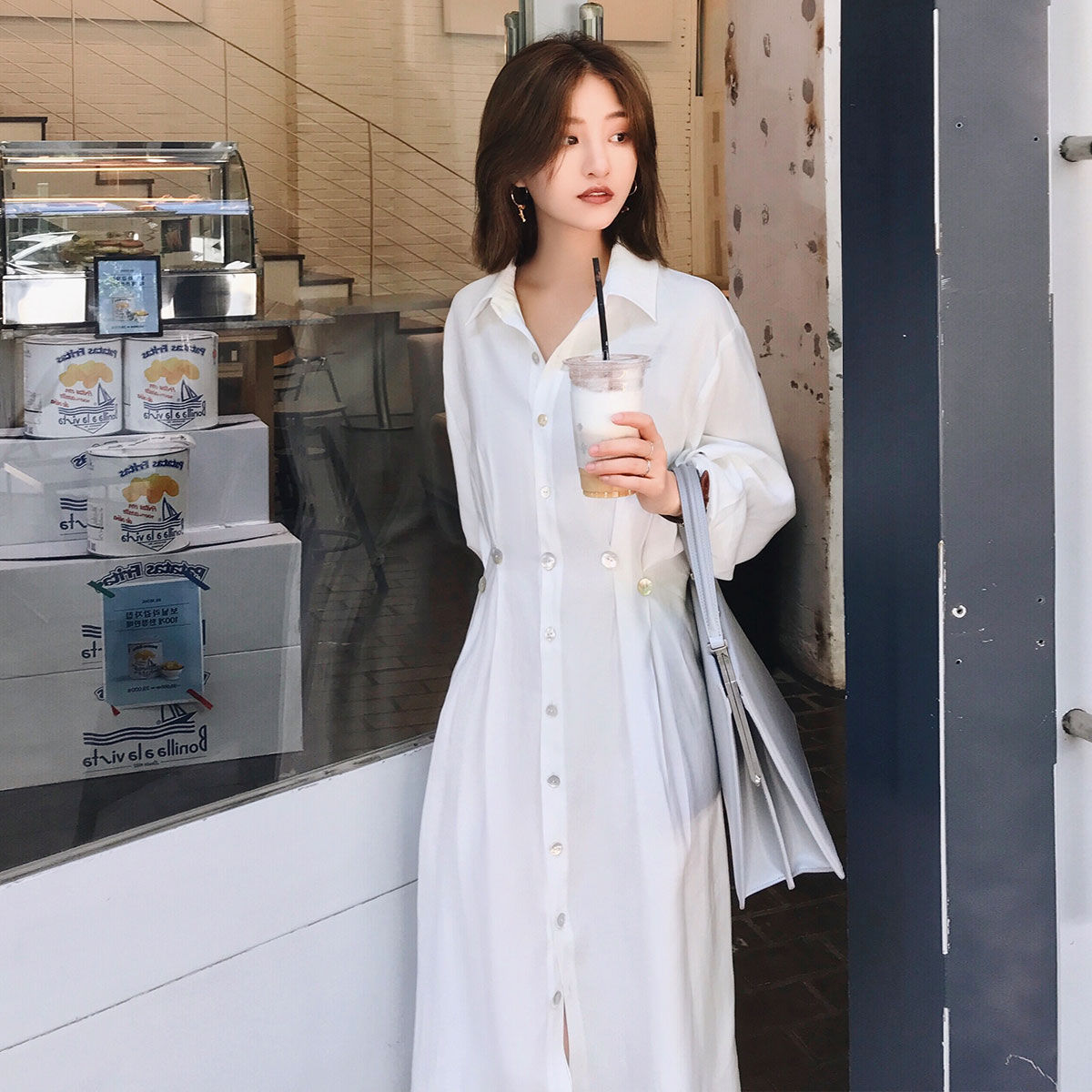 去外地开会，给媳妇带回几款港风套装，上身的一刻，美的让我看呆