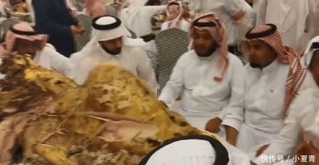 迪拜富豪聚会,餐点是全世界最“霸气”的食物,网友:大开眼界!