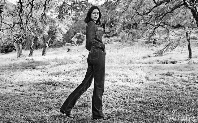 卡戴珊家族5姐妹集体出镜拍摄大片，金卡戴珊秀逆天“豪华臀”！