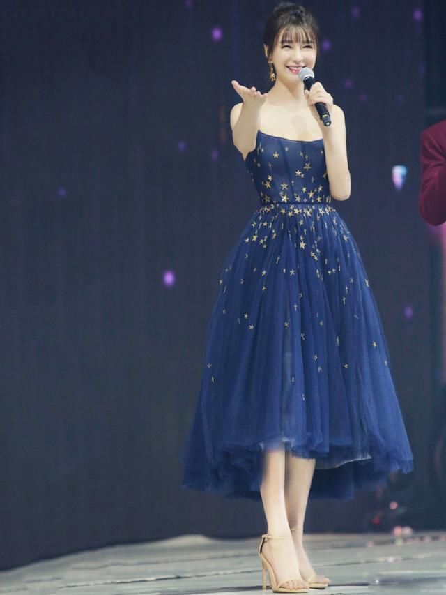 本以为沈梦辰穿星星群够美了，直到她穿上黑裙，简直惊艳!